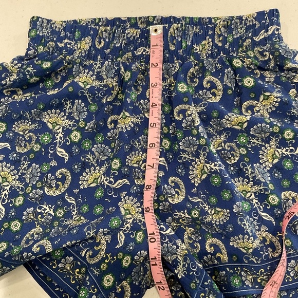 NWT Max Studio Pull On Shorts Elastic Waist Blue Floral Paisley Women’s Size Sm - Picture 9 of 11